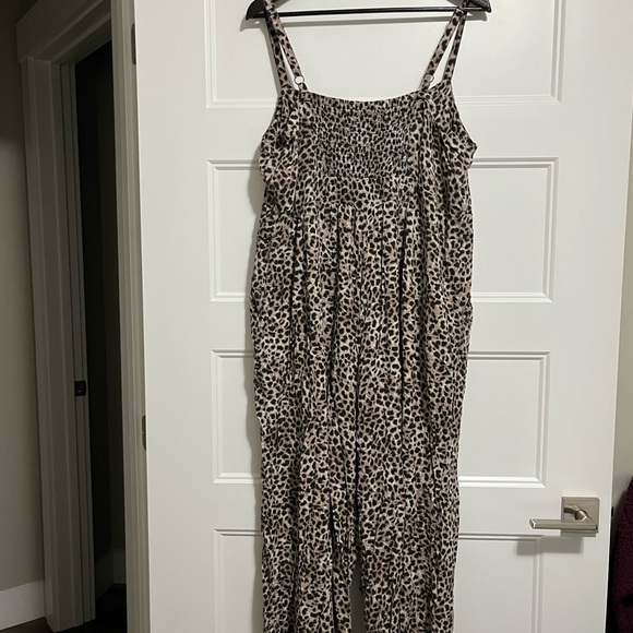 Torrid Woman’s Jumpsuit Size 3 Leopard Print Sleeveless Rayon - Picture 6 of 16